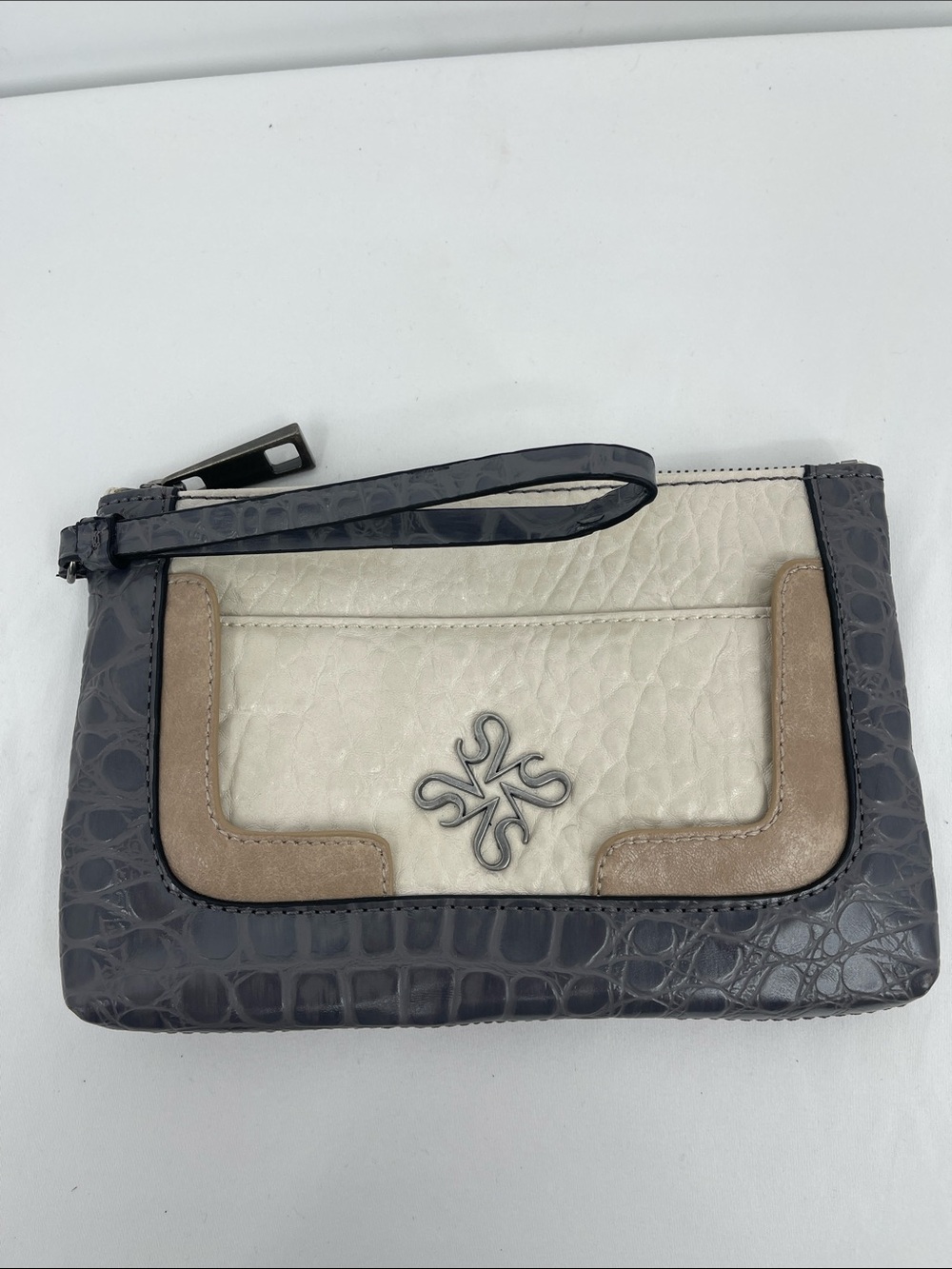 SIMPLY VERA Women’s Two-Tone Wristlet Clutch in Cream and Gray